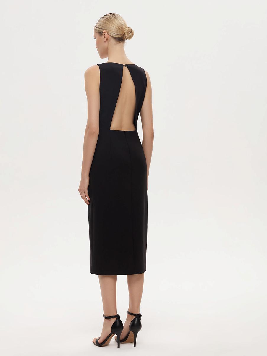 Платье-футляр с открытой спиной