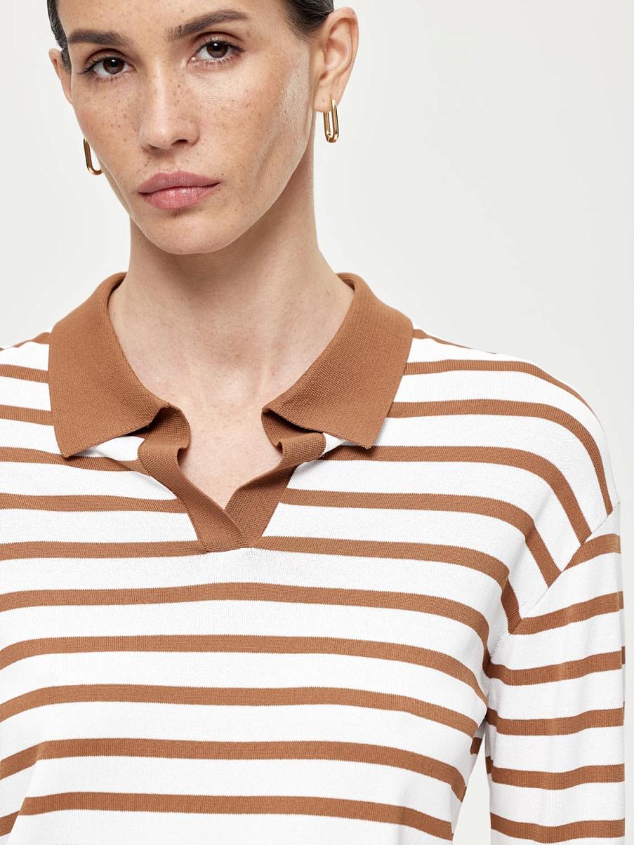 Джемпер в полоску с V-образным вырезом