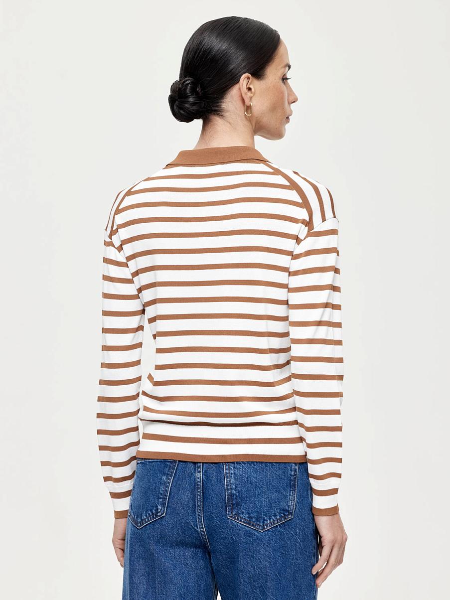 Джемпер в полоску с V-образным вырезом