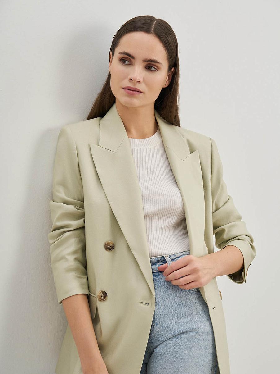 Двубортный прямой жакет изо льна