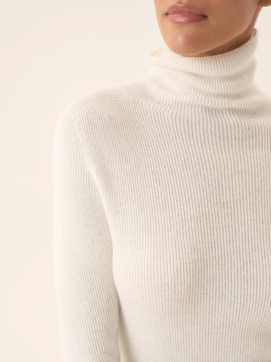 Облегающий джемпер с высоким воротником