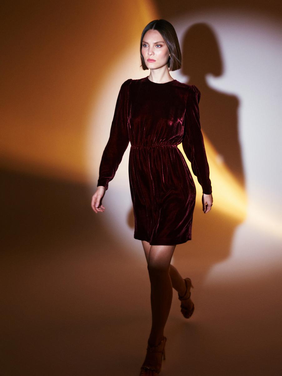 Бархатное платье мини с шелком