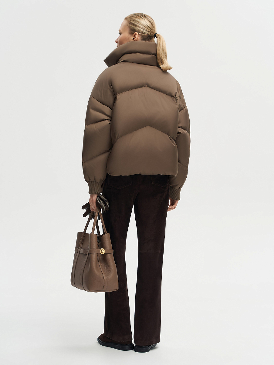 Пуховик с высоким воротником
