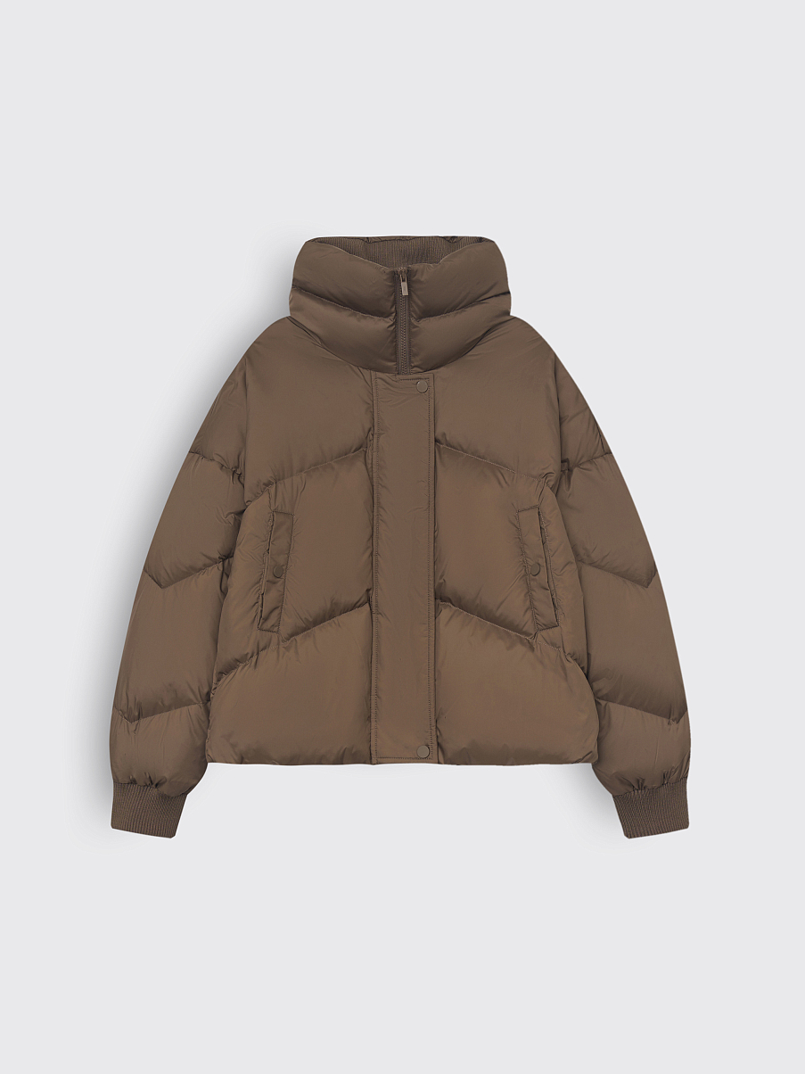 Пуховик с высоким воротником