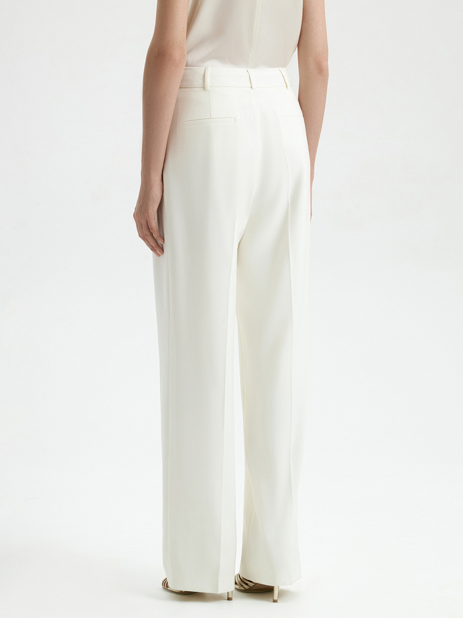 Брюки свободного кроя со стрелками