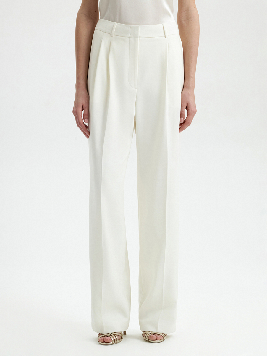 Брюки свободного кроя со стрелками