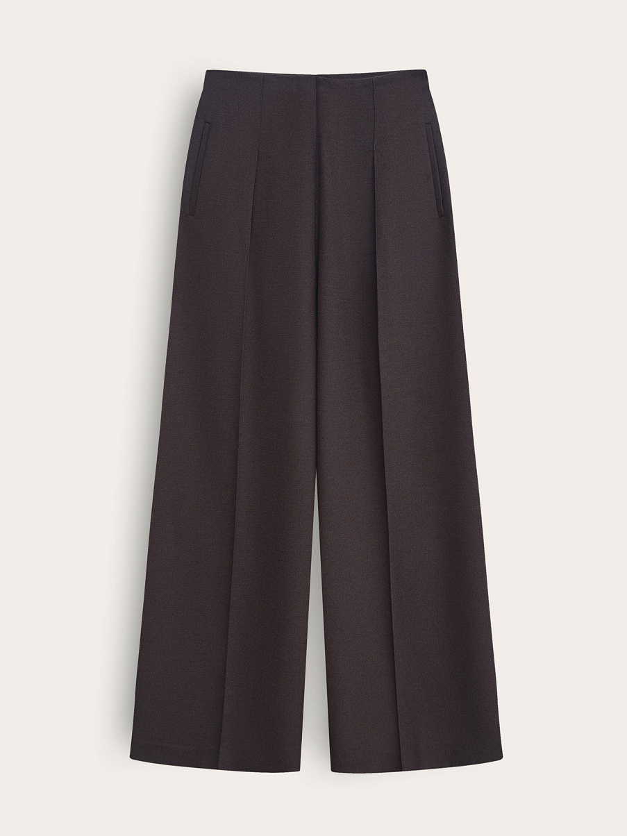 Брюки свободного кроя со стрелками