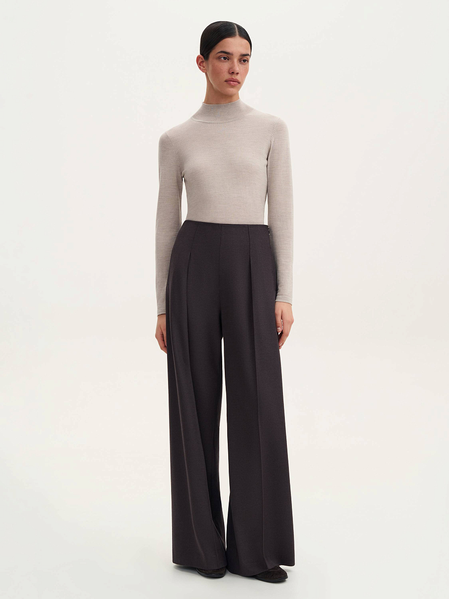 Брюки свободного кроя со стрелками