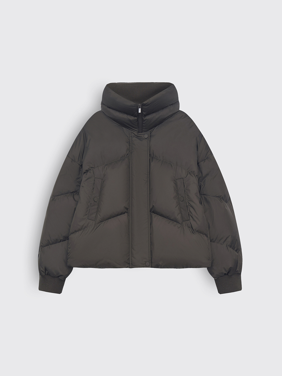 Пуховик с высоким воротником