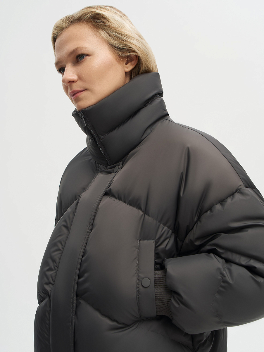 Пуховик с высоким воротником