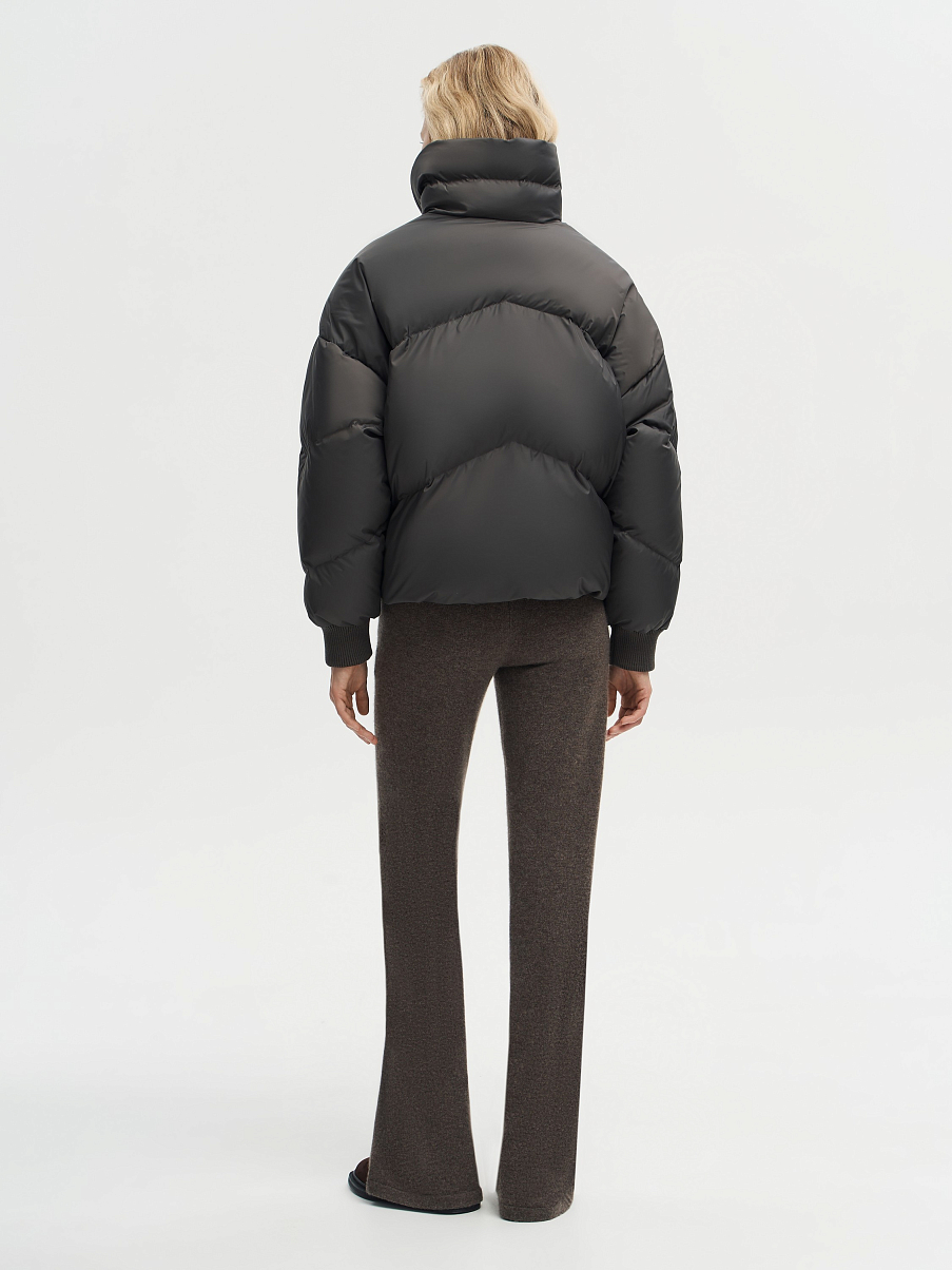 Пуховик с высоким воротником