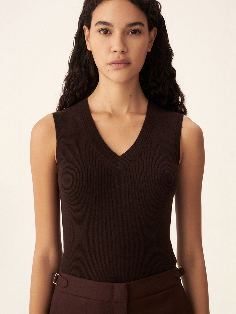 Трикотажный топ без рукавов