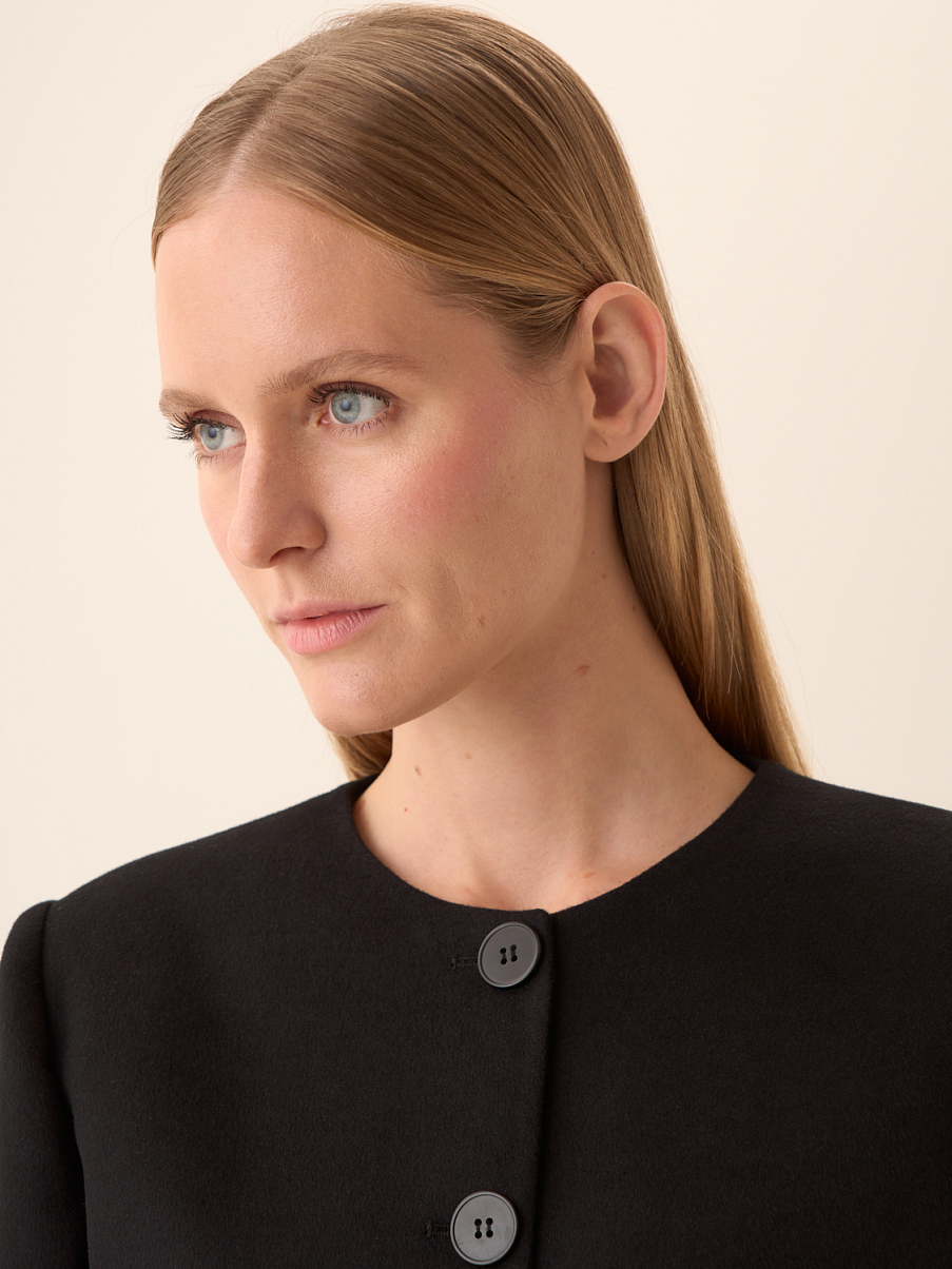 Укороченный однобортный жакет