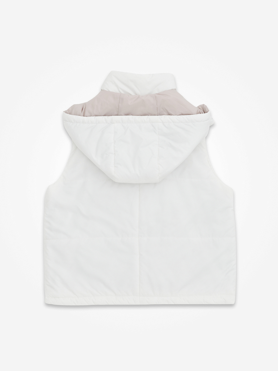 Утепленная жилетка с двойным замком и капюшоном