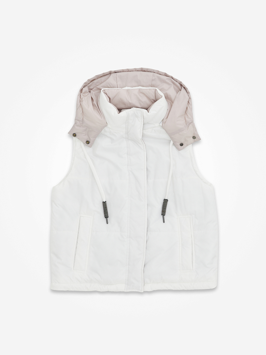 Утепленная жилетка с двойным замком и капюшоном