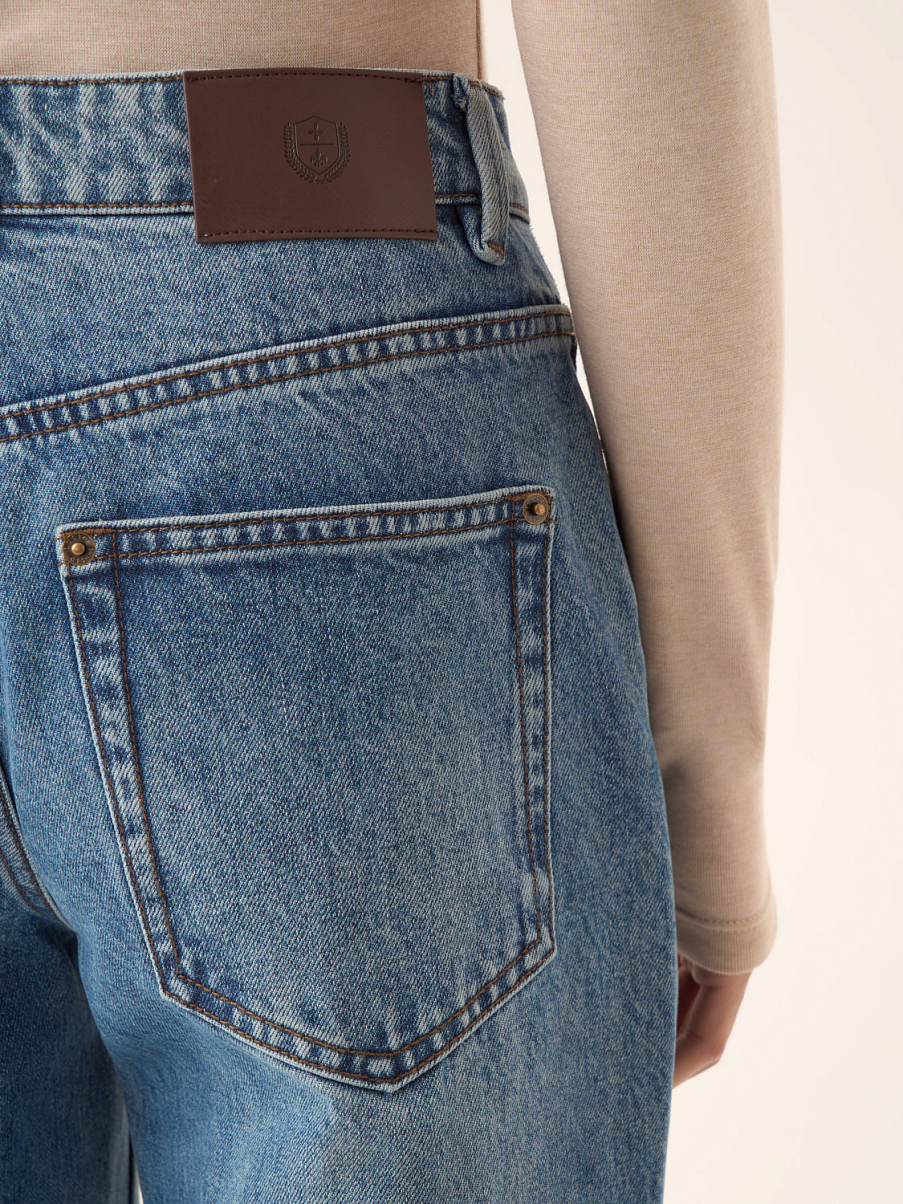 Джинсы-трубы со средней посадкой