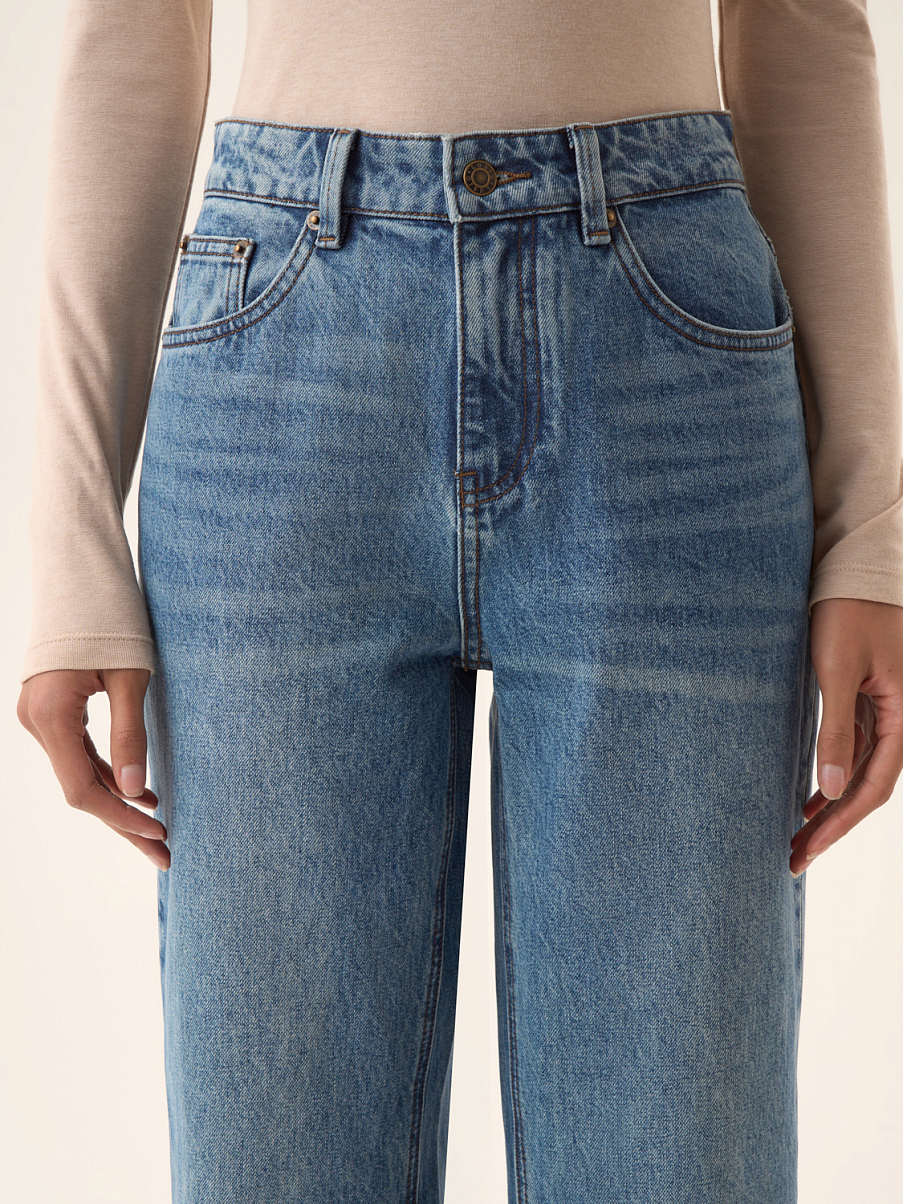 Джинсы-трубы со средней посадкой