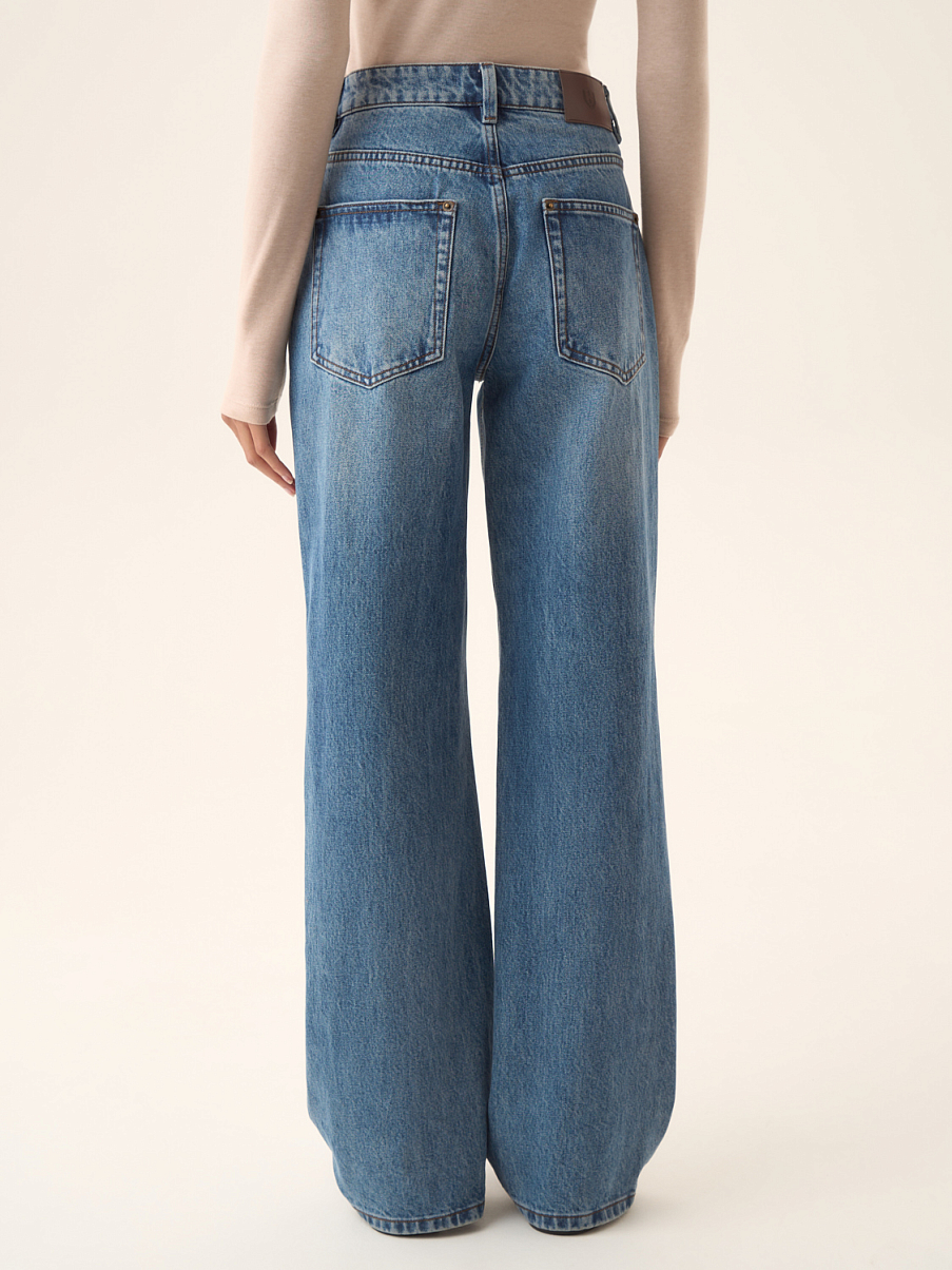 Джинсы-трубы со средней посадкой