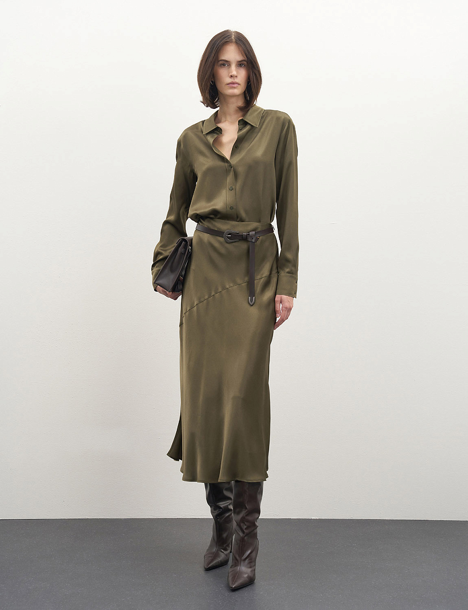 Атласная юбка миди с боковым разрезом