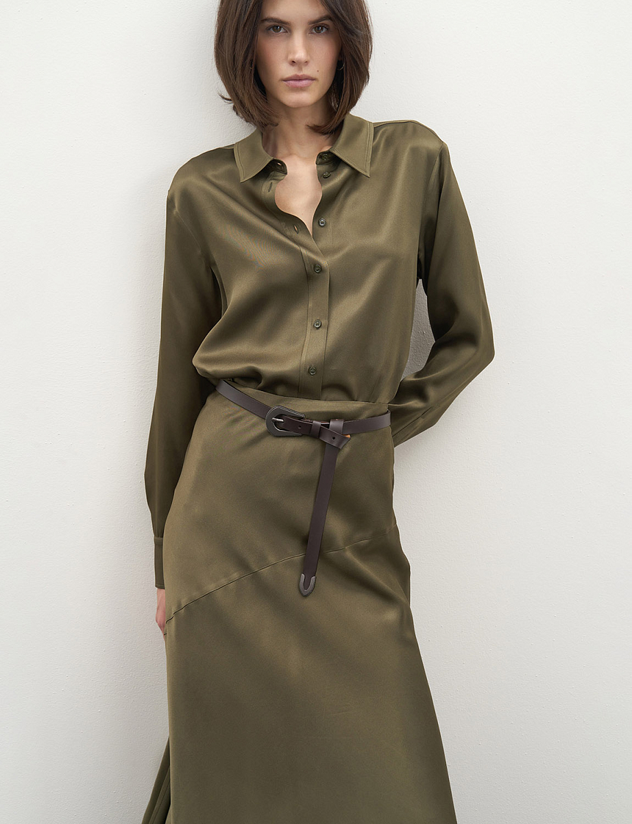 Атласная юбка миди с боковым разрезом