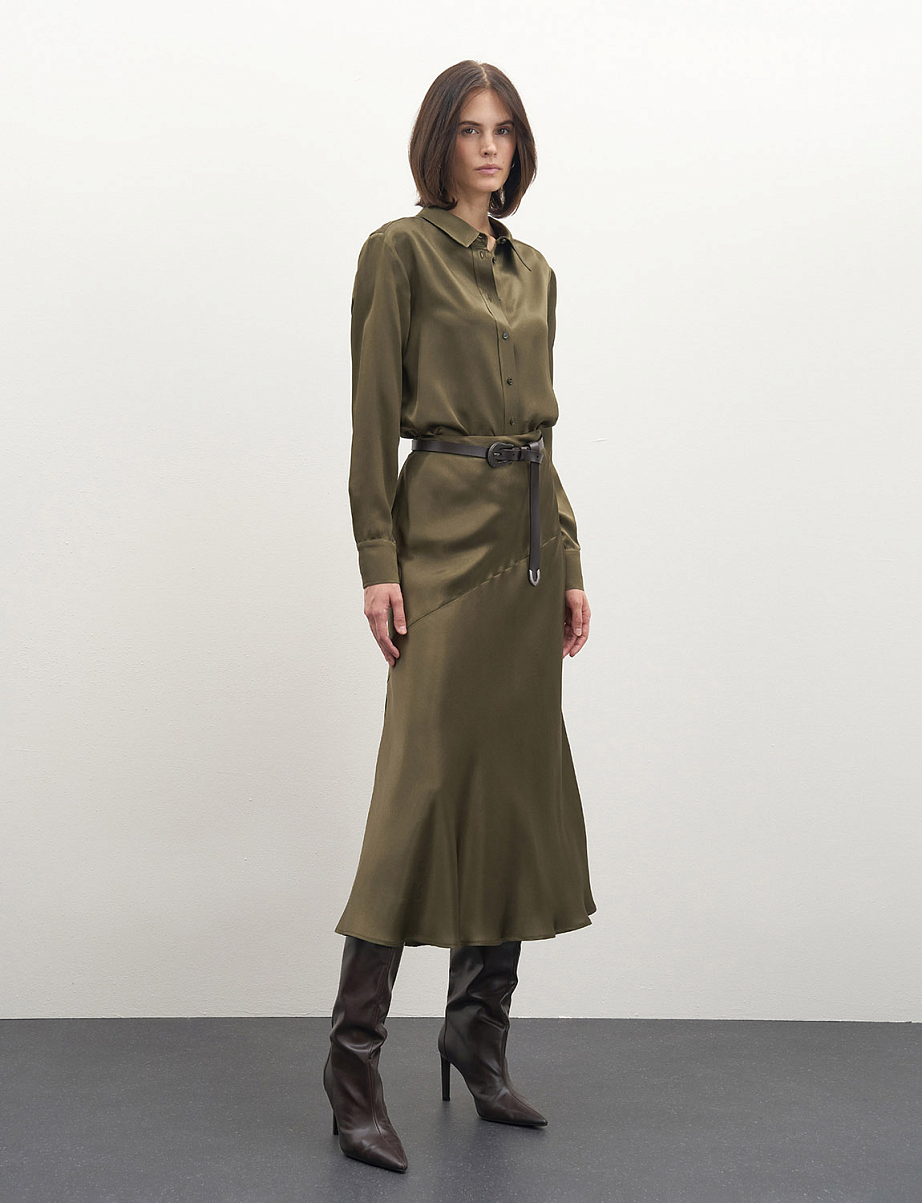 Атласная юбка миди с боковым разрезом