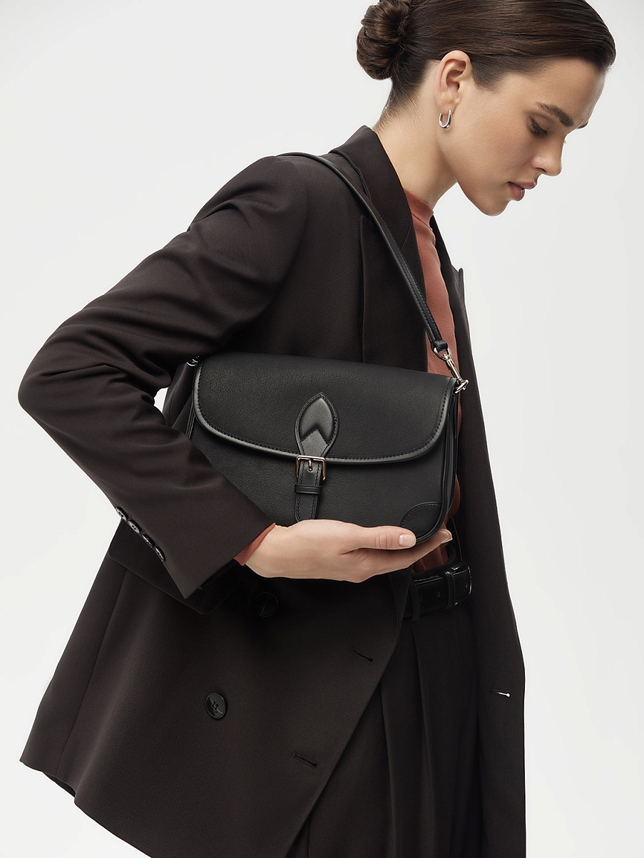 Сумка-багет из натуральной кожи