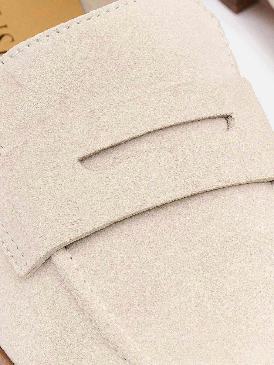 Лоферы из замши