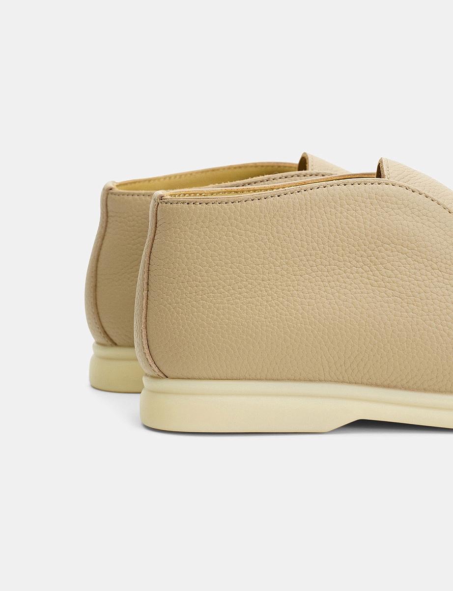 Лоферы из фактурной кожи