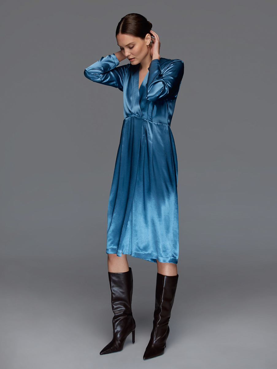 Атласное платье миди на запах