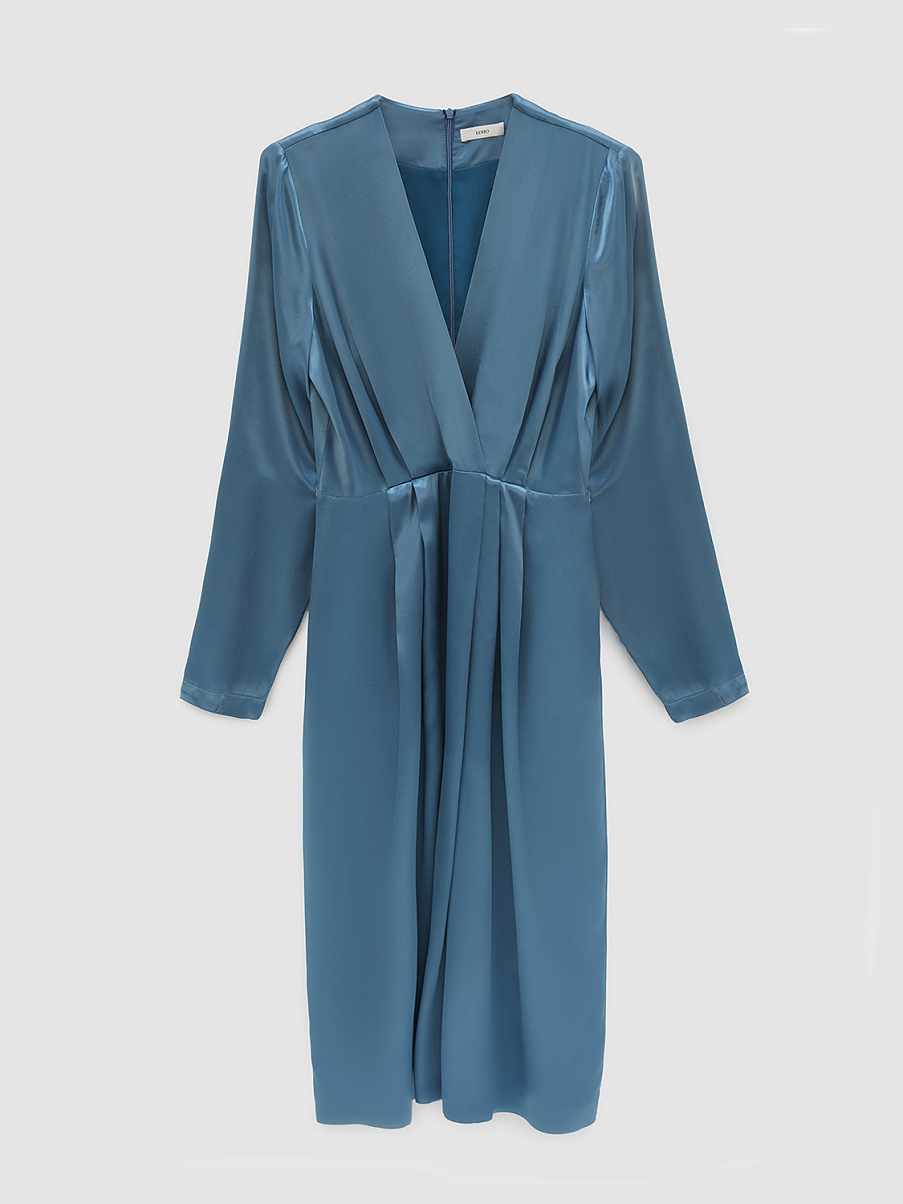 Атласное платье миди на запах