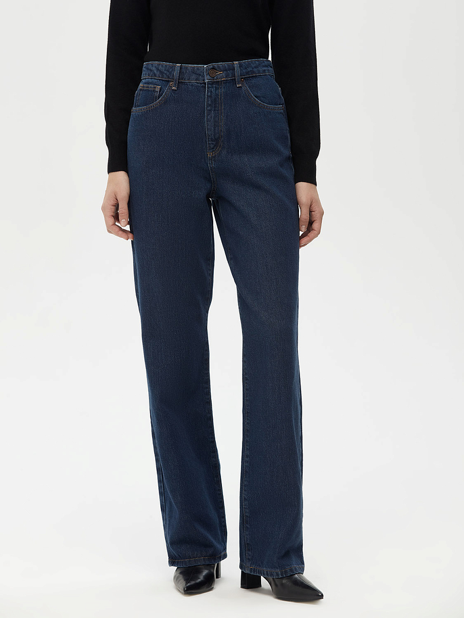 Джинсы прямого кроя со средней посадкой