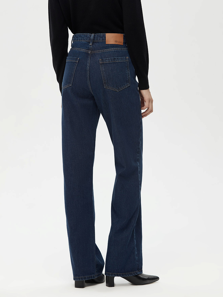 Джинсы прямого кроя со средней посадкой