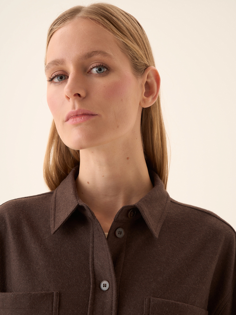 Рубашка с накладными карманами