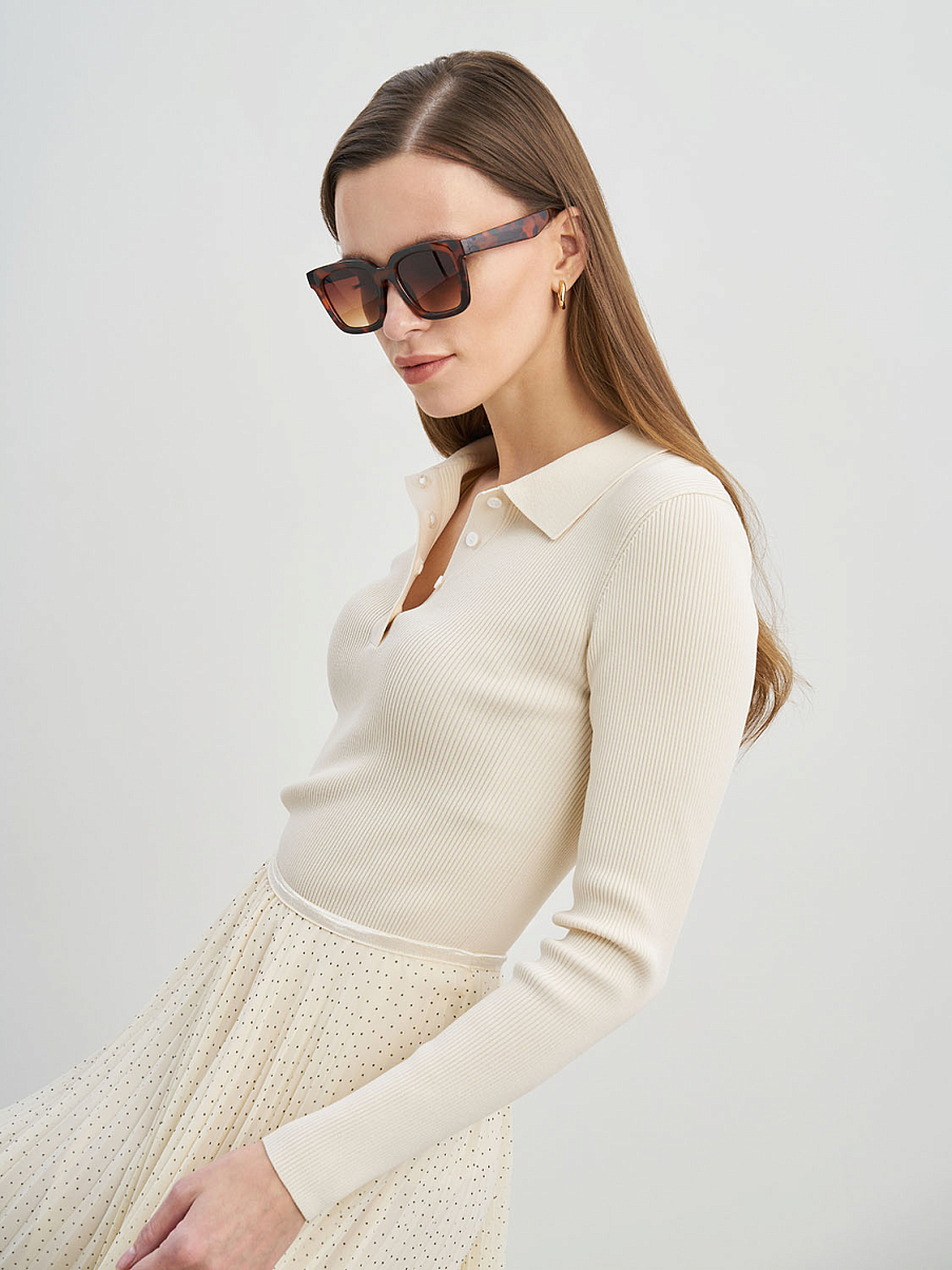 Трикотажный джемпер приталенного кроя