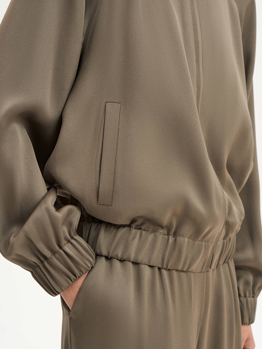 Бомбер с воротником