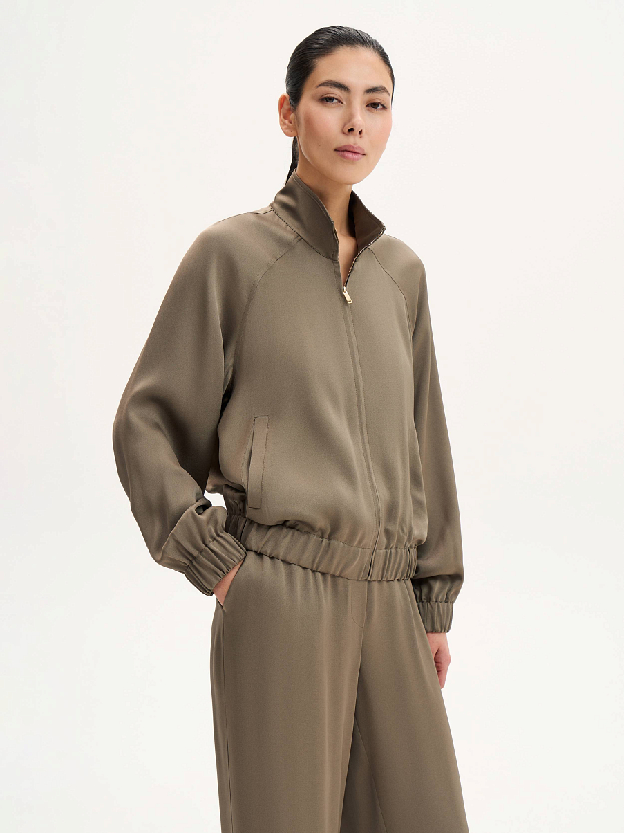 Бомбер с воротником