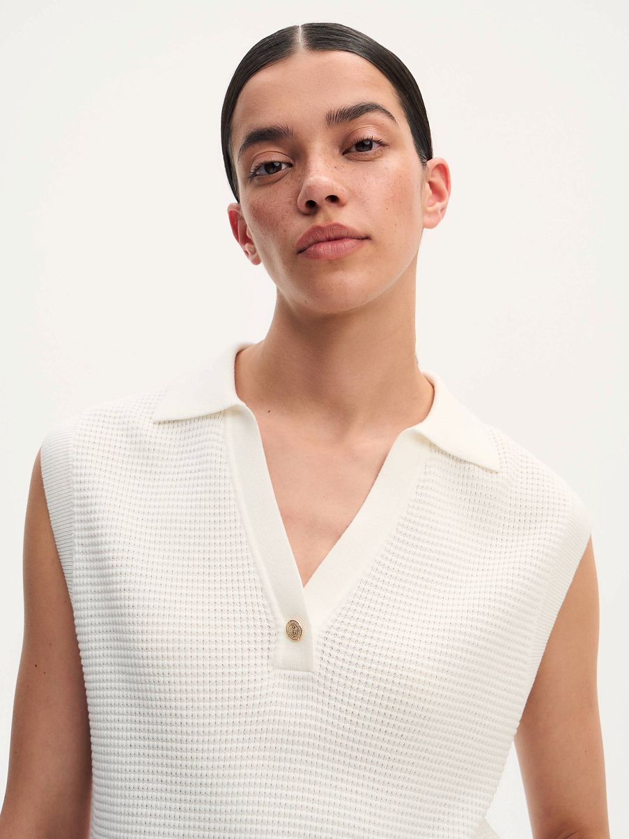 Жилетка трикотажная с воротником