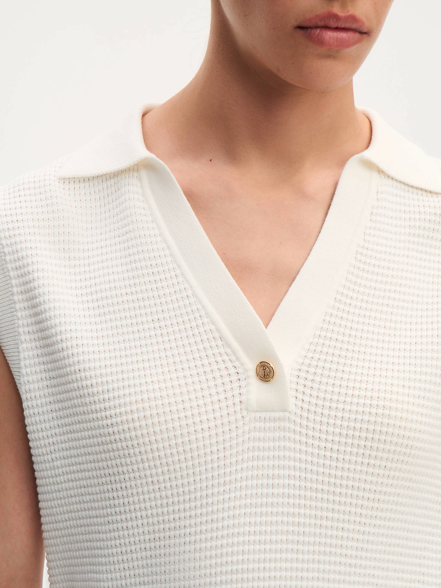 Жилетка трикотажная с воротником