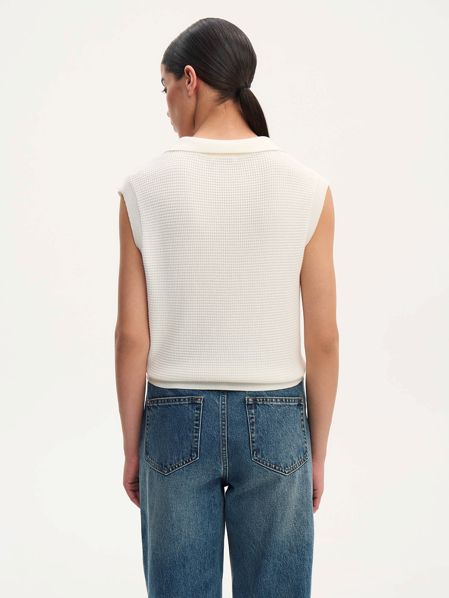 Жилетка трикотажная с воротником