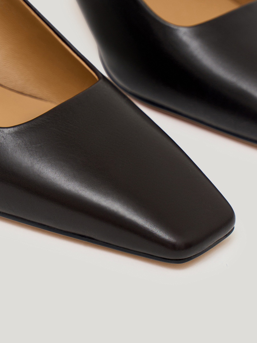 Босоножки из кожи