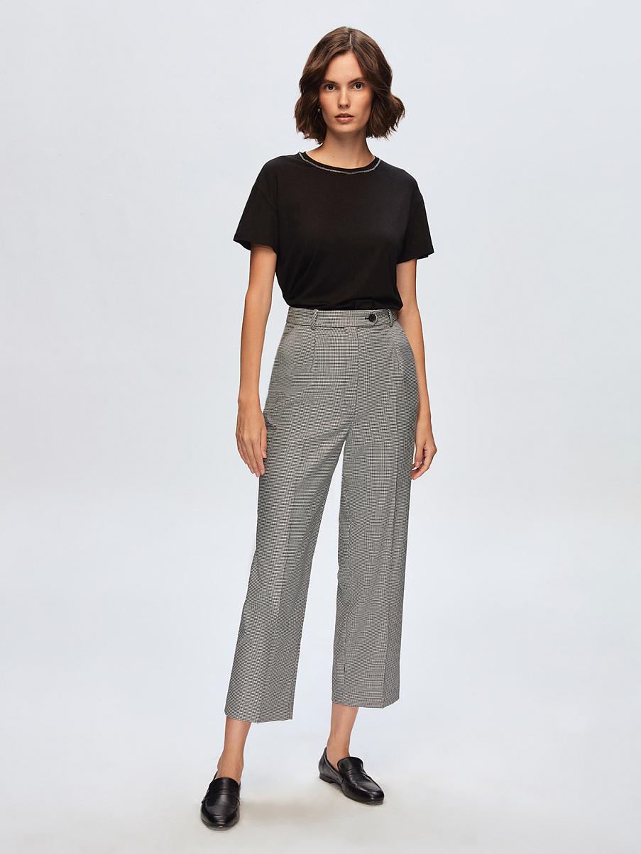 Укороченные прямые брюки в гусиную лапку