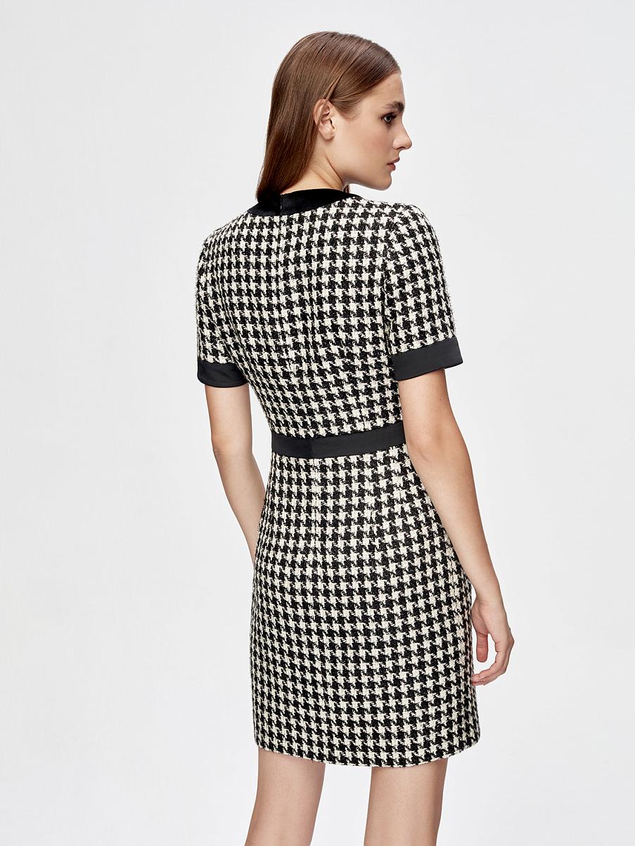 Твидовое платье мини в гусиную лапку