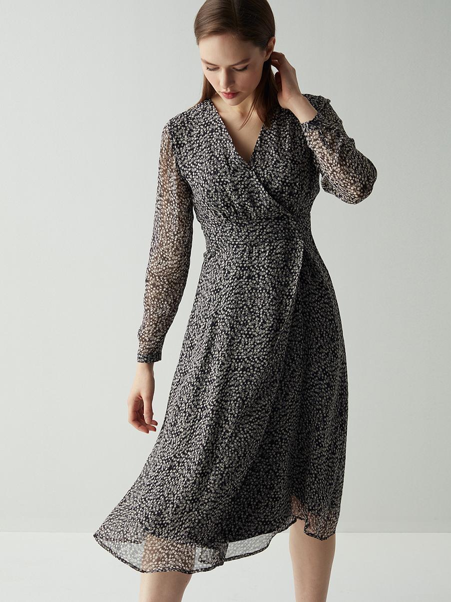 Шифоновое платье на запах с цветочным рисунком