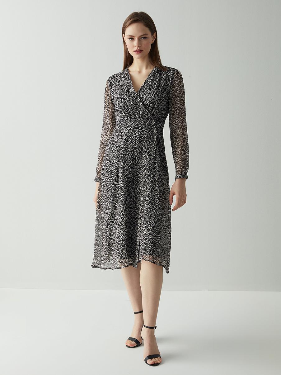 Шифоновое платье на запах с цветочным рисунком