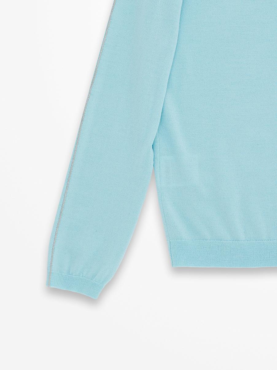 Водолазка из шерсти с декоративной цепочкой