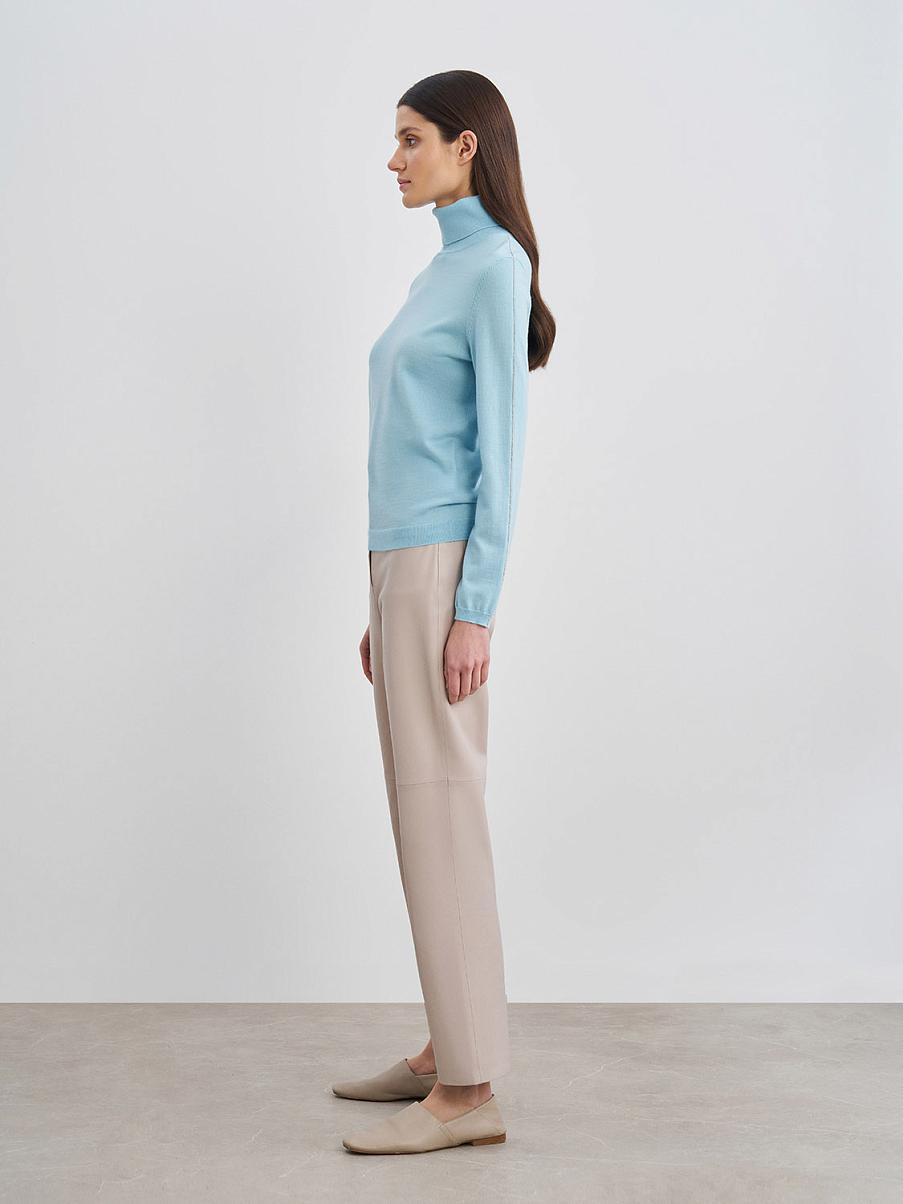 Водолазка из шерсти с декоративной цепочкой