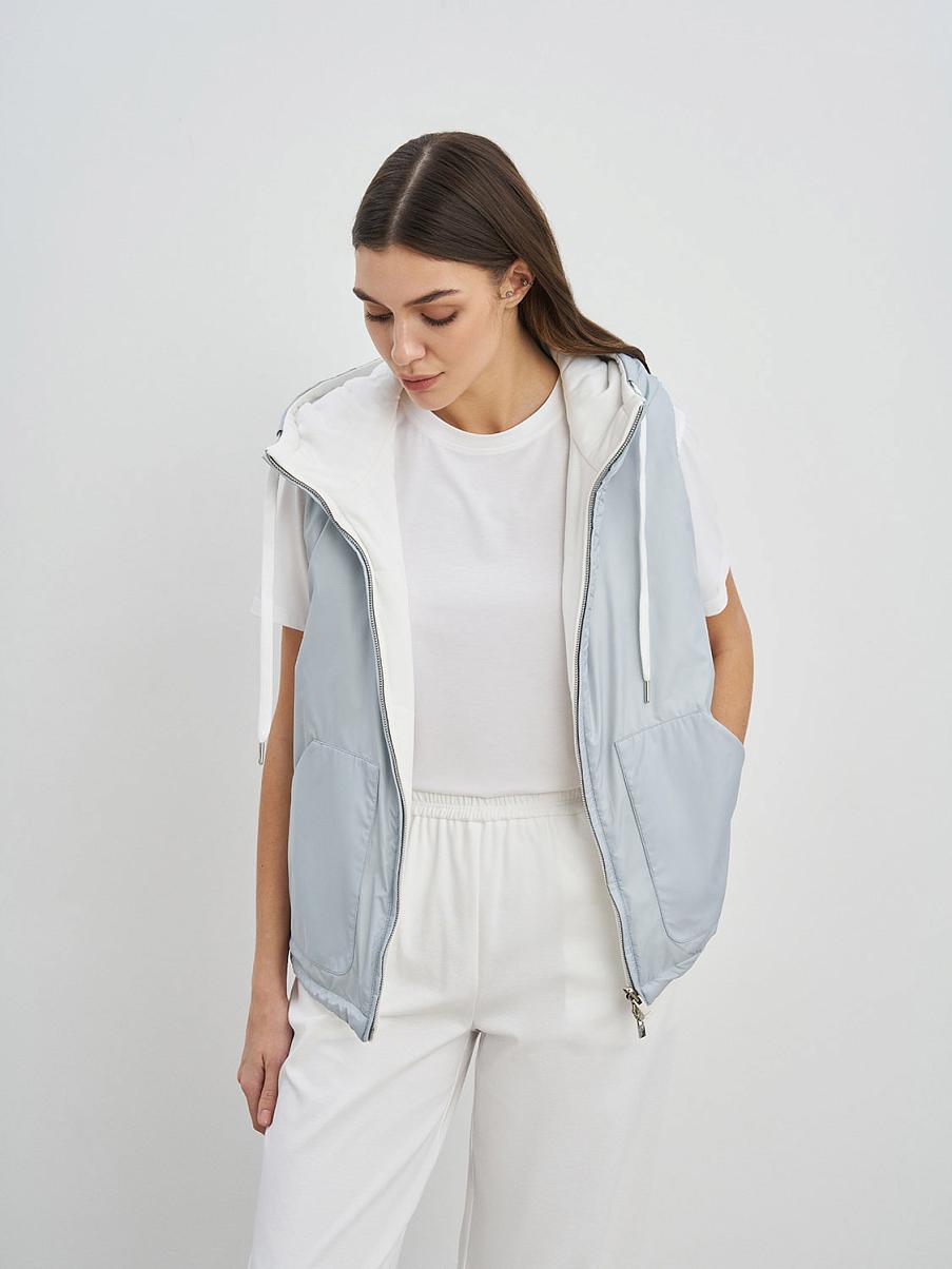 Двусторонняя жилетка с капюшоном