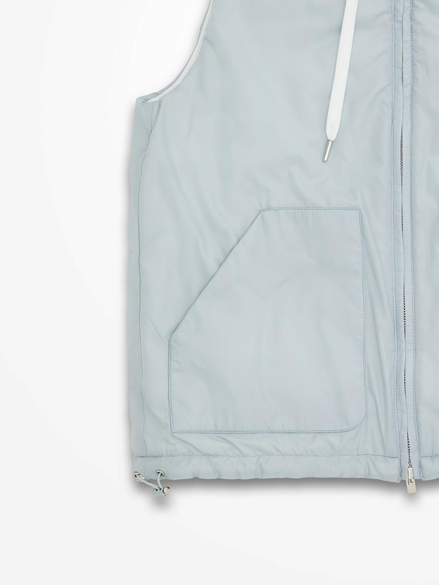 Двусторонняя жилетка с капюшоном