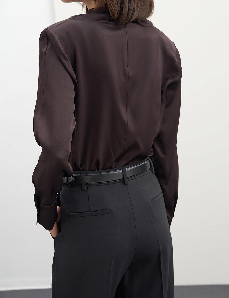 Атласная блуза с длинными рукавами