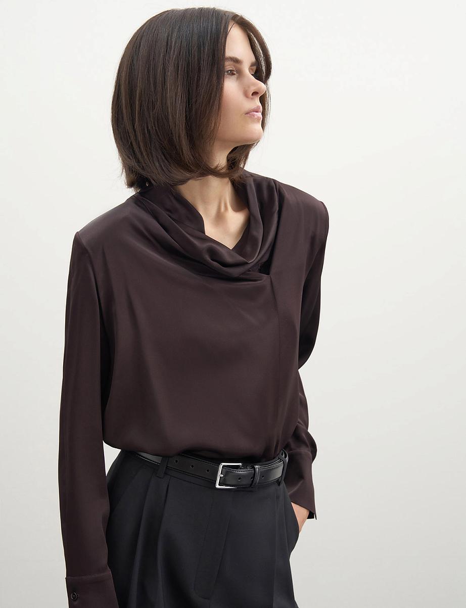 Атласная блуза с длинными рукавами